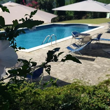 Case In Campagna Con Piscina A Τόντι Εξωτερικό φωτογραφία