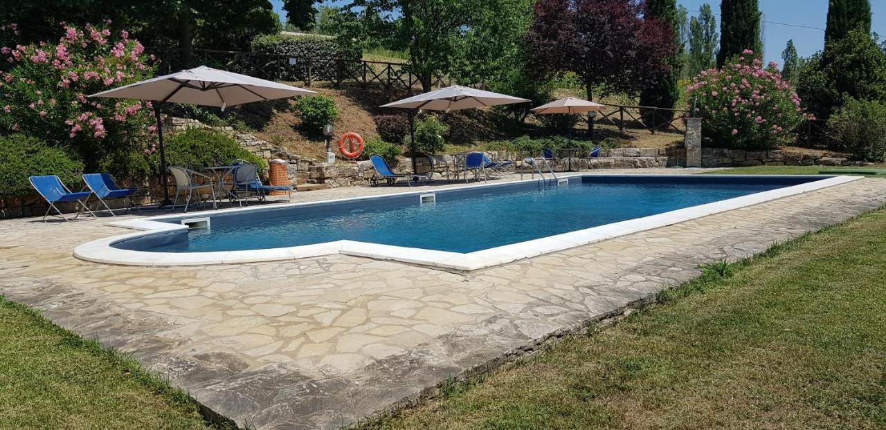 Case In Campagna Con Piscina A Τόντι Εξωτερικό φωτογραφία