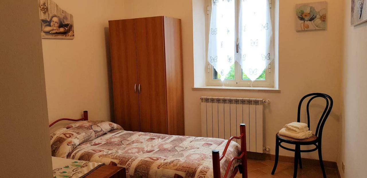 Case In Campagna Con Piscina A Τόντι Εξωτερικό φωτογραφία